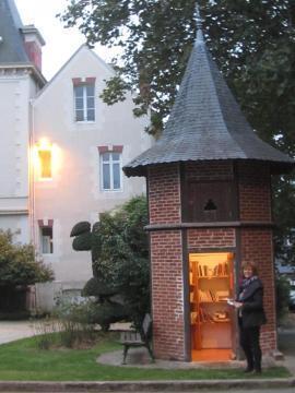 images/st-malo-tuto/culture/livres/boitealire/boite-alire-pigeonnier-cancale.jpeg